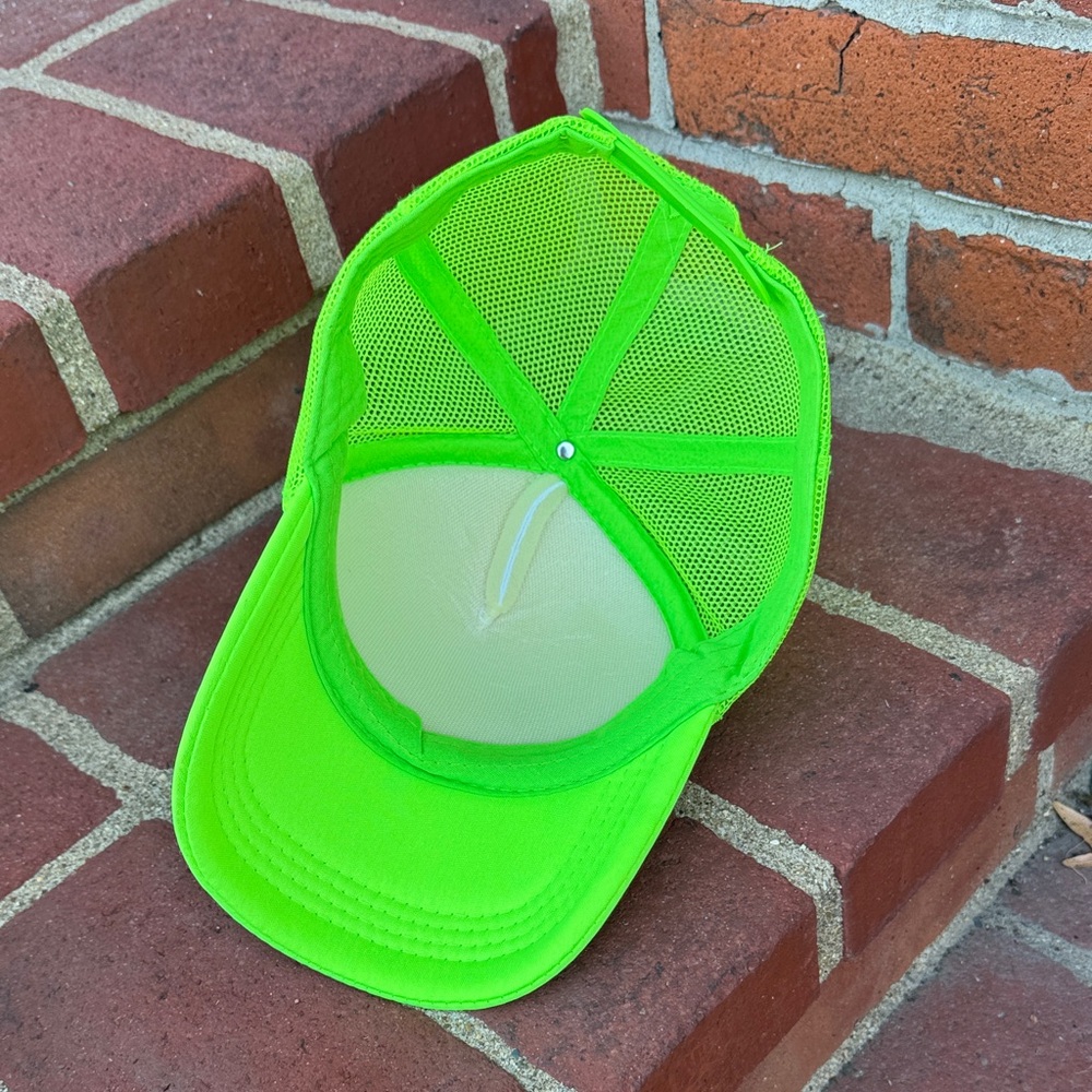 OOFOS Unisex Neon Yellow Green Trucker Hat - Picture 4 of 7
